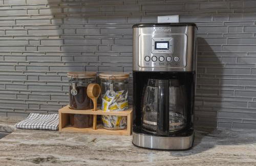 On Famous Music Row - Pool, Parking, Walk to Bars - Foto 29