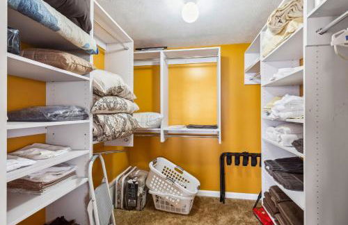 Sunset Haven - Lakeside Retreat in GOTL - Foto 46