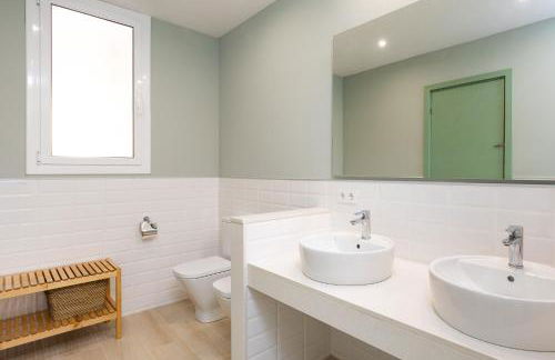 Modernist Family Apartment by PriorityVillas - Photo 18