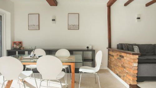 Idyllic Home in Picturesque Village of Wraysbury - Pass the Keys - Foto 2