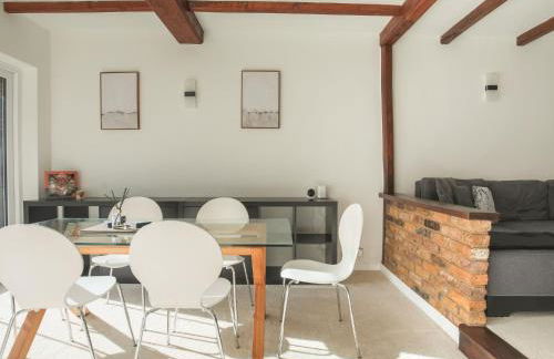 Idyllic Home in Picturesque Village of Wraysbury - Pass the Keys - Foto 2