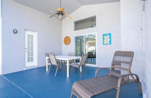Magical 5-Bedroom Retreat w/ Pool, 3 Ensuite Bedrooms, Near Disney, and Internet! - Foto 45