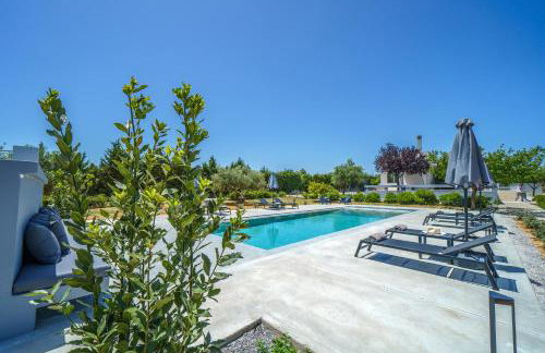 Nostra Terra Villa, 2-acre Secluded Nature Escape with Heated Pool, By ThinkVilla - Foto 5