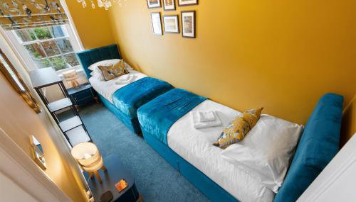 2 Seaside Bedroom home, Hot Tub, Garden, 6 guests, Parking, Contractors-Families welcome - Foto 3, Garden view, towels, heating