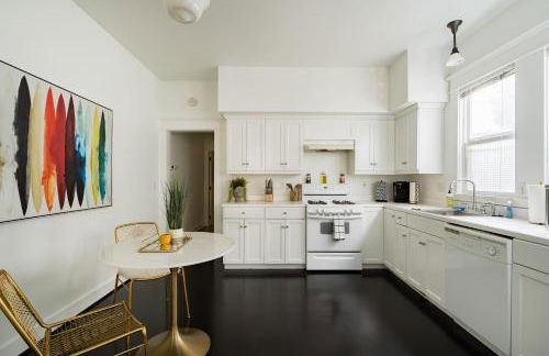 The Art Deco Lounge - 95 WalkScore - Live Music - Photo 6