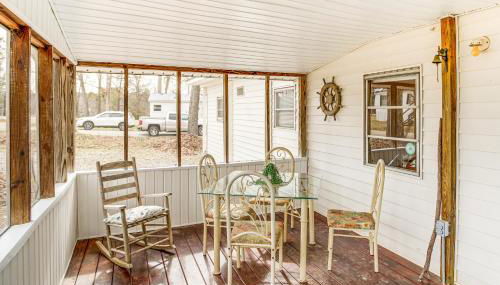 1 Mi to Lake Murray Pet-Friendly Home with Deck - Foto 2