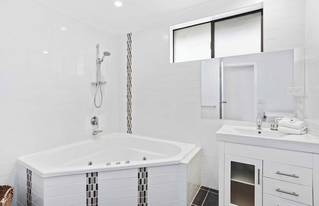 Little Palms by Burleigh Letting Co - Photo 38