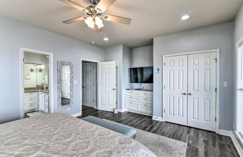 Group Getaway with Deck, Steps to Crystal Beach! - Foto 16