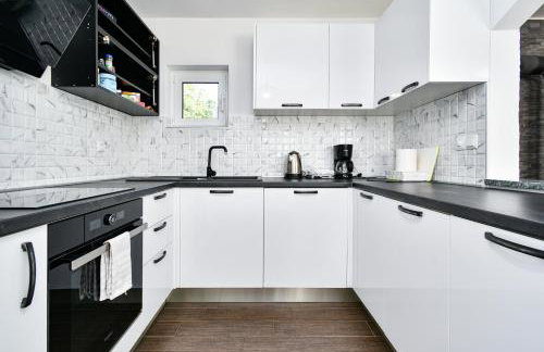 Apartman Lavanda sa bazenom i okućnicom 4* - Foto 10