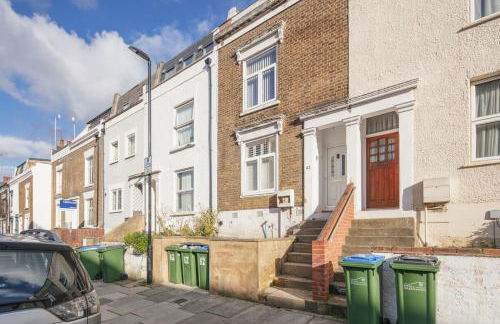 Spacious 3 Bedroom Home with PS5 and Pool Table Near O2 Arena Canary Wharf and Elizabeth Line to Central London - Foto 56