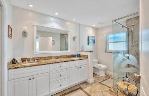 Island Paradise 3 Bed Waterfront/Heated Pool - Foto 16