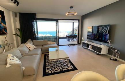 Blue Lady by the Sea - Photo 4