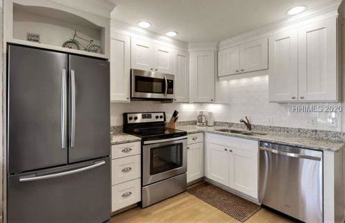 Direct Oceanfront Private Villa Overlooking Pool/Beach - South Forest Beach - Right next to Coligny Plaza - Foto 39