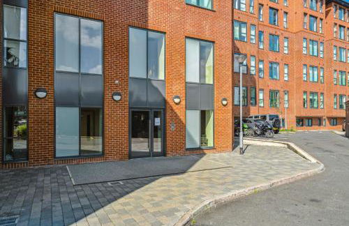 Luxury Apartment - West Wimbledon with Cinema & Game Room, Gym, Parking - Foto 26