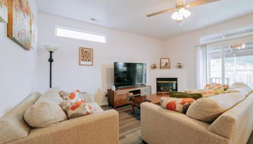 Modern Three Bedrooms Entire House Nike - Photo 1