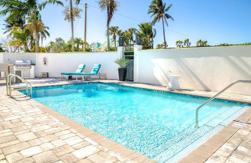 Modern Two Bedroom Suite with 2 King Beds Pool and Steps from the Beach - Foto 3