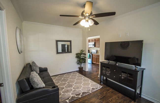 Cozy Remodeled 2br/2ba Near Downtown Sleeps 8 - Foto 1