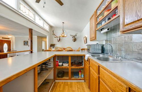 8 Mi to Hiking Home with Patio in Dtwn Pioche - Foto 10