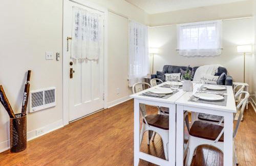 Walkable Location Quaint Cottage in Forest Grove! - Foto 14