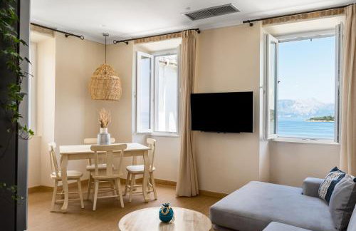 Fotiadis Family Luxury Suites by Konnect - Photo 24