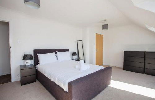 3 Bedroom Duplex with Free Parking - Foto 12