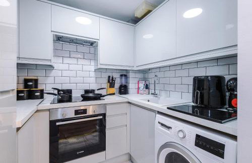 Long Stays Offers , New 2 Bed APT , Sleeps 3 , Wigan , Perfect for Relocations , Contractors , Families - Photo 27