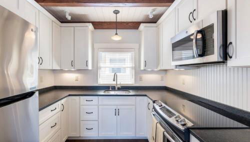 Sunny Shores - Lake days, Pool dips & Concerts - Foto 3