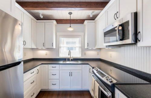 Sunny Shores - Lake days, Pool dips & Concerts - Foto 3