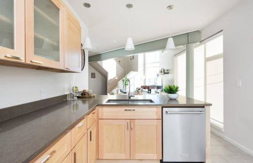 Upscale 3BR Penthouse by CozySuites - Foto 15