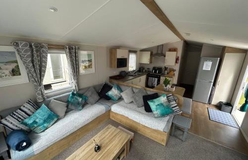 Golden Dunes Retreat, Dog-Friendly Stay at Par Sands Holiday Park, Cornwall - Photo 3