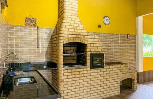 Casa com churrasqueira e piscina, perto de riacho - Foto 8