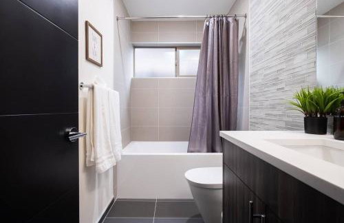 Designer Urban Retreat w Rooftop Deck & Fireplace - Foto 16