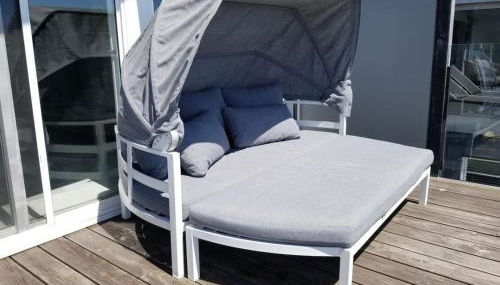 The Coastal Cottage - Direct Beach Access - Photo 2