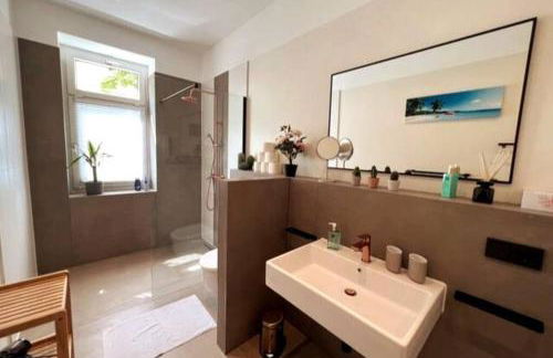 Soul-Apartment Terrasse Privat-Parkplatz Boxspringbett 55Zoll TV WLAN - Foto 24