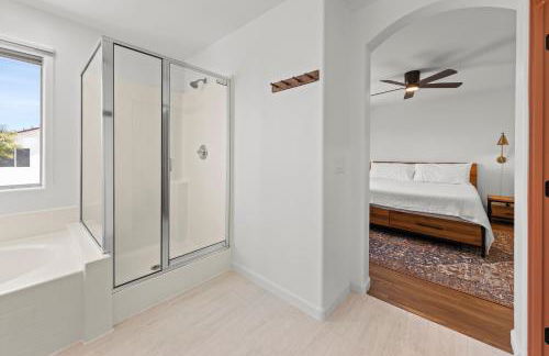 Spacious Private Home with Saltwater Pool & Hot Tub - Foto 12