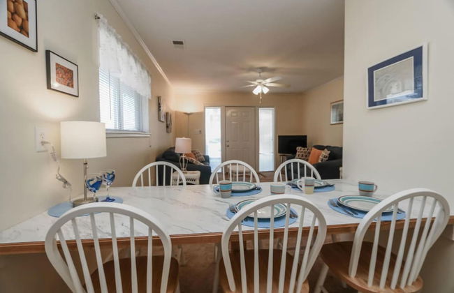 Beautiful Sea Gem - Condo 1 4 mi From Beach w Pool - Foto 11