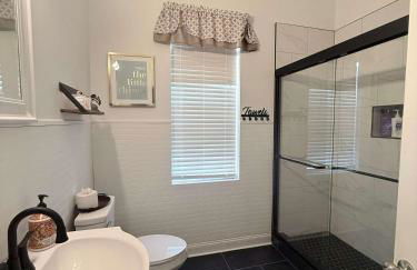 E2 Centrally located in Carytown fully fenced - Foto 15