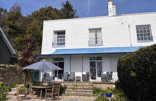 Amazing Large House, Lovely Newly Fitted Kitchen, Sleeps 8 , Nice Views and Garden, Plus a Beach Hut that is Located on Lyme Regis Beach - Photo 5