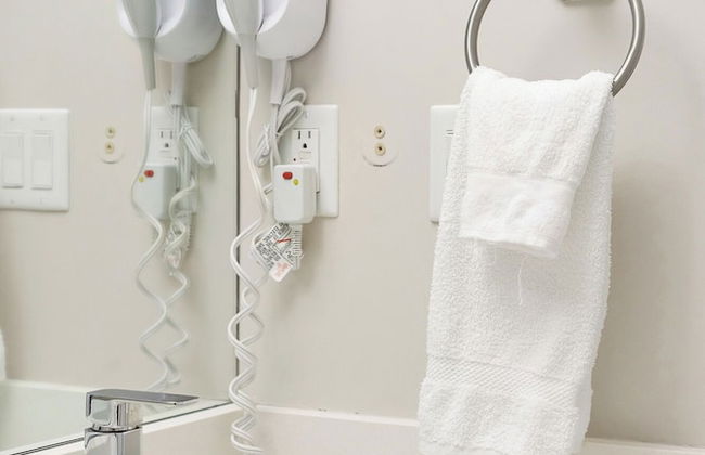 Rooftop Paradise Luxe 2BR Lake Views - Photo 7