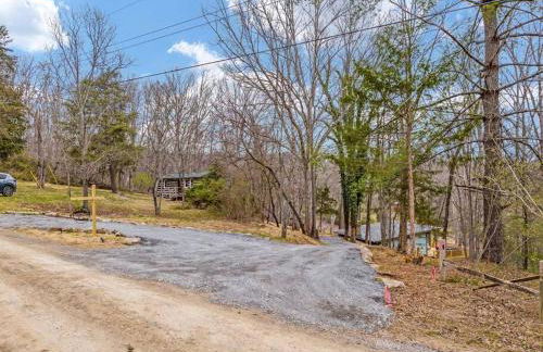 Lazy Lake 3BR Cabin w/ Mtn Views + Hot Tub +Wi-Fi - Foto 25