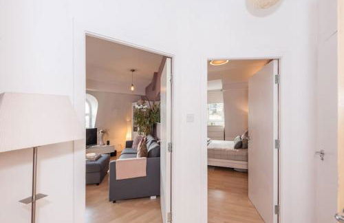 Shoppers Oasis - Heart of Leeds City Centre - Pass the Keys - Foto 37