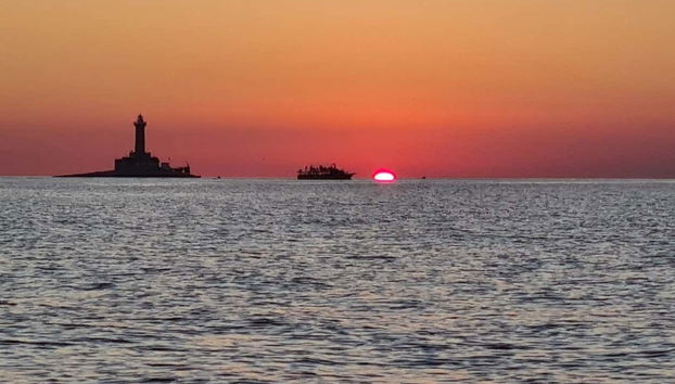 Contemplando o entardecer no mar Adriático