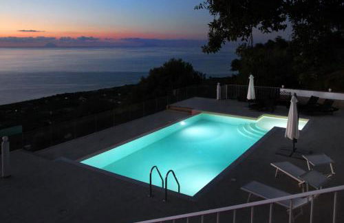 Villa DAMMUSO by Local House - private villa infinity pool & seaview - Foto 8