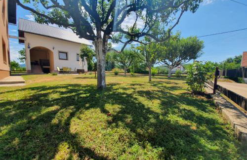 Quiet Country Side Cottage with Private Garden & WiFi near Nature Park Velebit - Foto 32