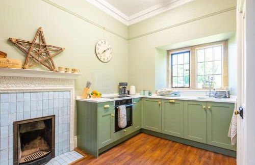 Manor Estate - Two Accommodation Wings - Sleeps 14 - Foto 55