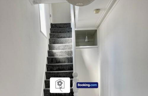 Netley Village Apartment By Your Stay Solutions Short Lets & Serviced Accommodation Netley Southampton With Free Wi-Fi - Photo 22