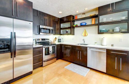 Lakefront Walker Home with Boat Dock and Lift! - Foto 2