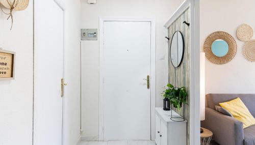 Coastal Paradise & Cozy Home with a 100m from the Beach! - Photo 4, Lobby or reception