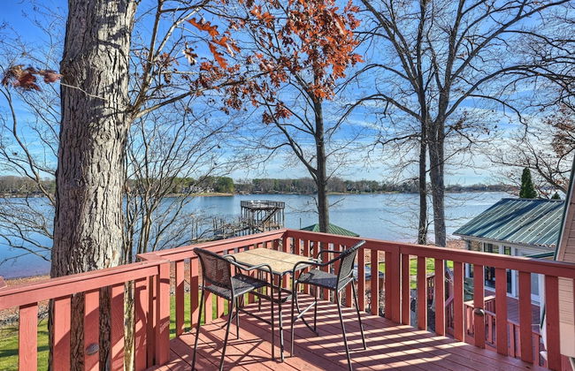 Bear Creek Lodge by Avantstay Lakefront + Dock - Photo 42