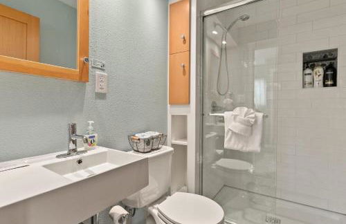 Vibrant Downtown Bungalow – Walk Everywhere! - Foto 28